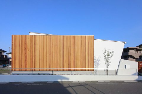 素材本来のぬくもりを添えるナチュラルな空間のデザイン注文住宅