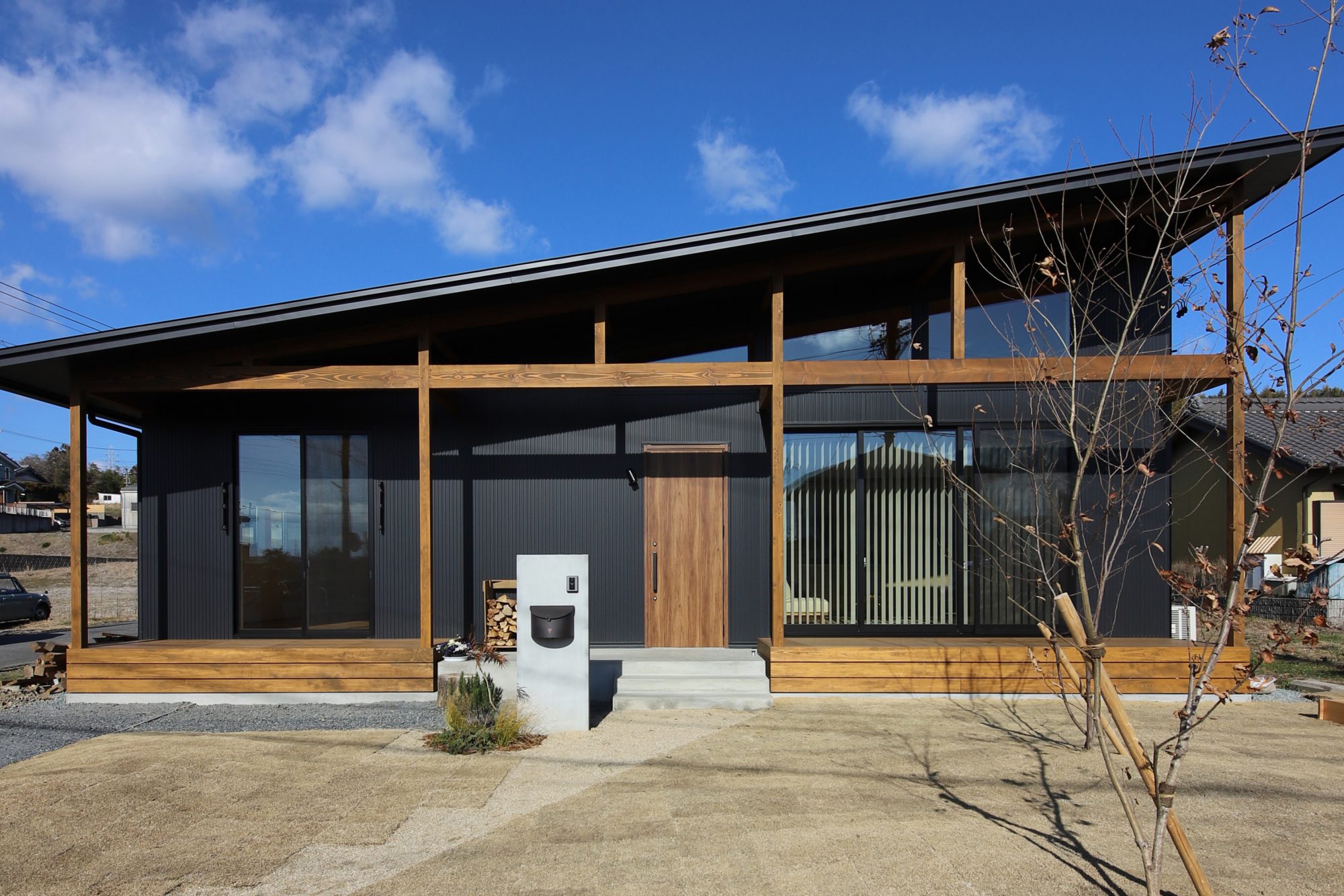 薪ストーブがある片流れ屋根の平屋 注文住宅施工事例 三重の注文住宅 新築戸建て ハウスクラフト 薪ストーブがある片流れ屋根の平屋 注文住宅施工事例 三重の注文住宅 新築戸建て ハウスクラフト