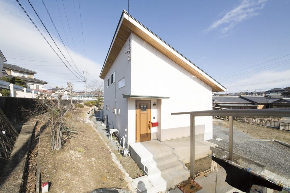 片流れ屋根の平屋風住宅