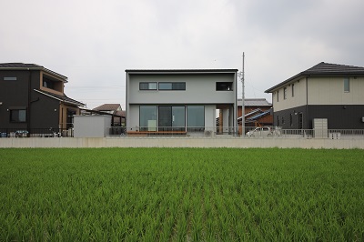 常識にとらわれないお家づくり 南面に窓がなくても明るい住宅