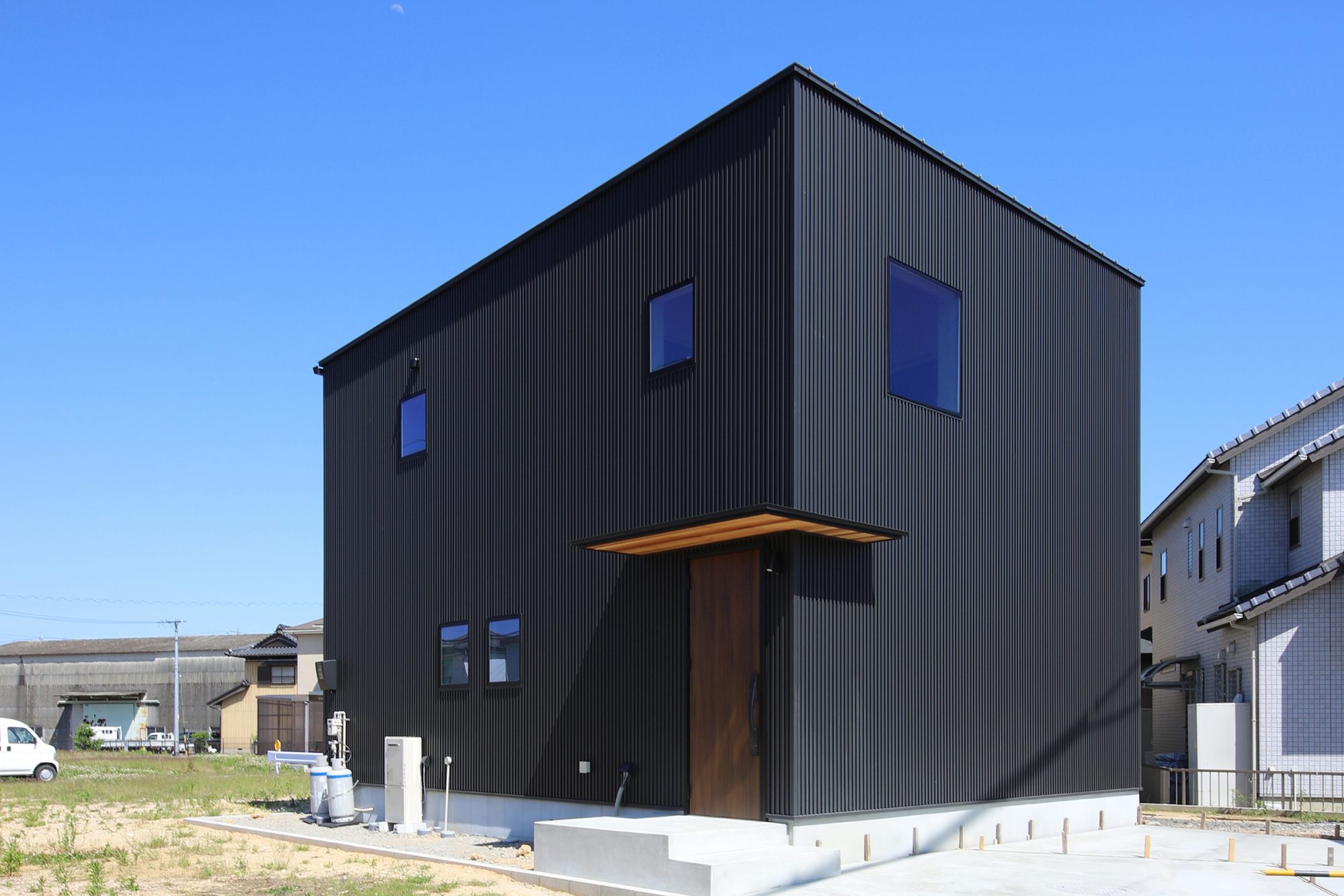 黒のガルバリウム鋼板のお家 注文住宅施工事例から見るお家の第一印象