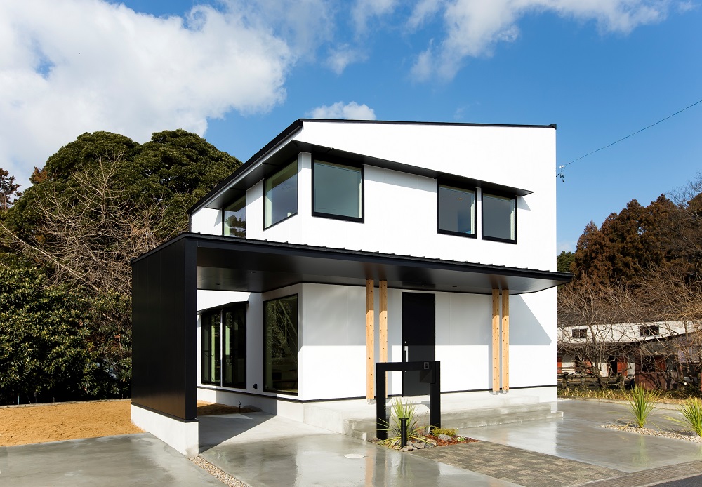 黒と白のお家 ビルトインガレージ付き ハウスクラフト注文住宅施工事例