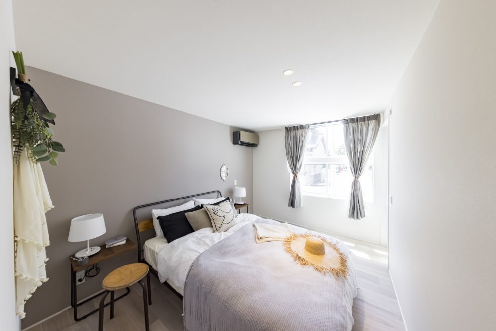 パリのアパルトマンをイメージした寝室 三重の注文住宅ハウスメーカー ハウスクラフト施工事例