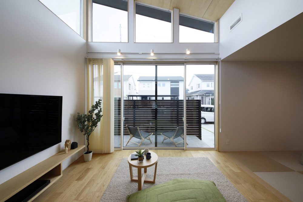 暮らしのプロが建てた平屋注文住宅 勾配天井のリビング 三重の工務店 ハウスクラフト施工事例