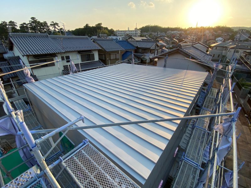 雨の音も気にならない！ガルバリウム屋根の住宅について