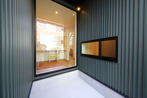 錆びにくいのが特徴のガルバリウム鋼板の住宅メンテナンス方法