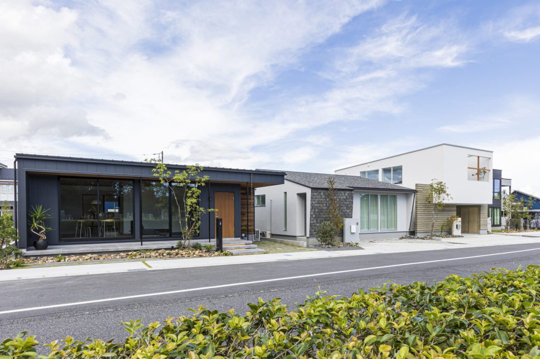 三重県菰野町潤田にある平屋注文住宅と平屋セミオーダー住宅と2階建て注文住宅と2階建てセミオーダー住宅と2階リビングの住宅の5つのモデルハウスを常設した「菰野ギャラリー」