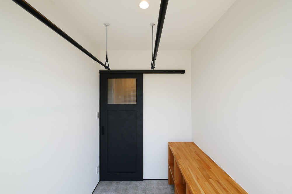 室内干しができるランドリールーム 住宅施工事例 三重県の注文住宅工務店ハウスクラフト