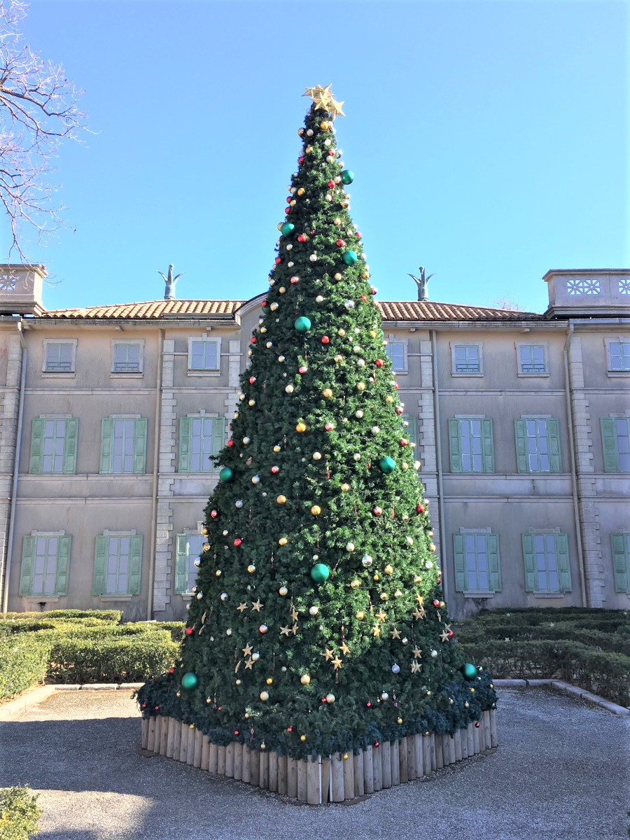 画用紙などの紙素材を使ったクリスマス工作