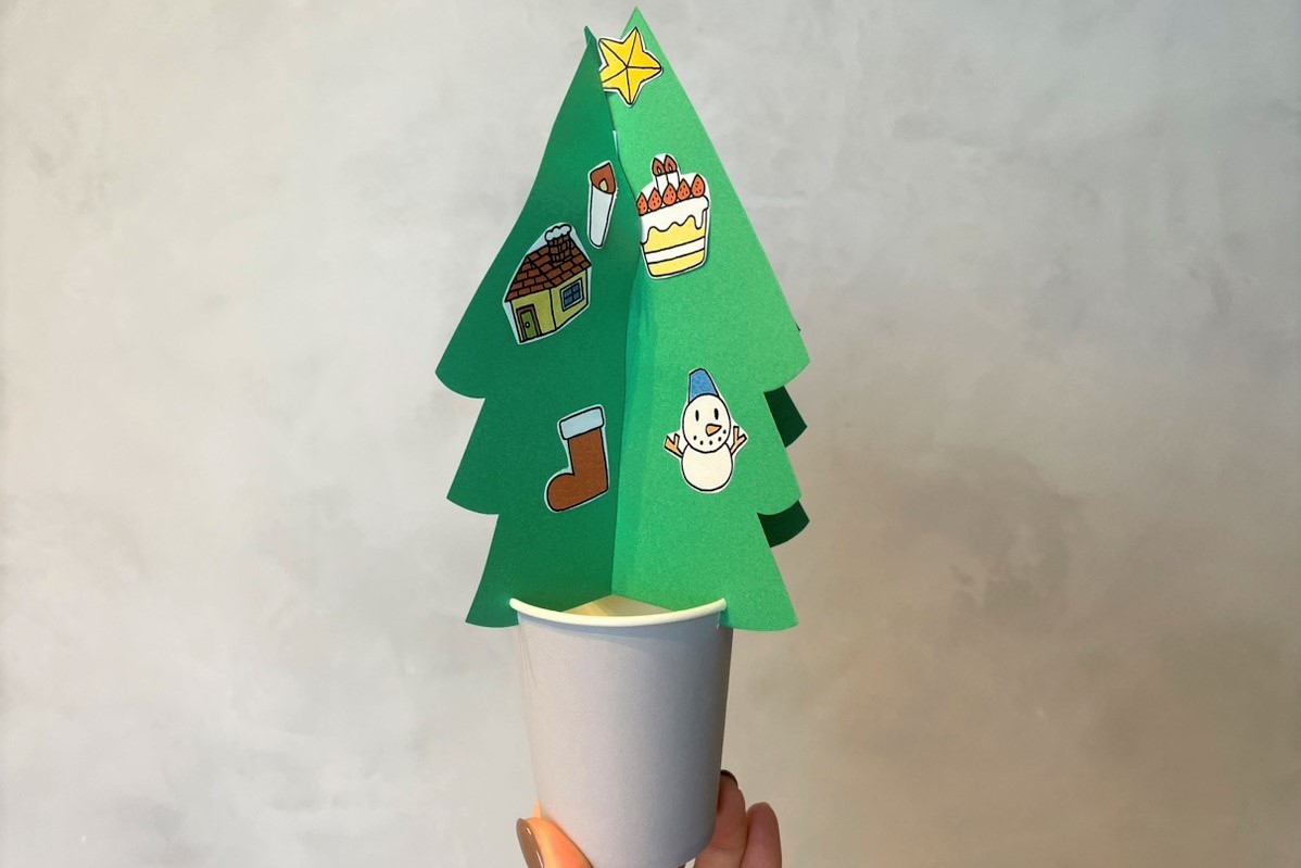 紙コップを使ったクリスマスツリー