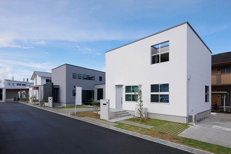 ３つのモデルハウスを１度に見学できる津ギャラリー｜三重県で注文住宅を建てるハウスクラフト