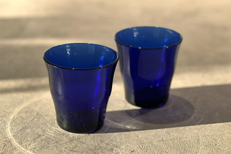 ハウスクラフトガレージセールで出品する青い二つのコップ