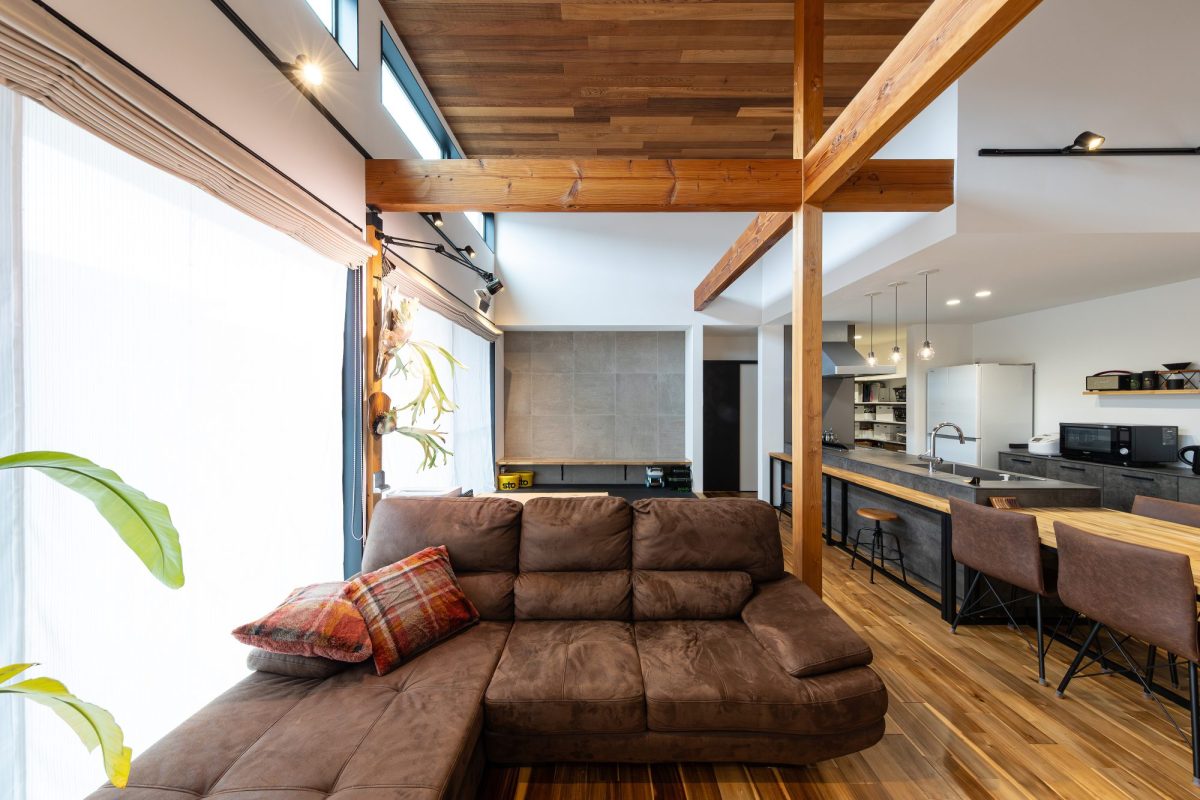 吹き抜けリビングのある平屋