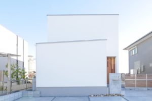 ハウスクラフトの建てる注文住宅光あふれる吹き抜けリビングの家外観