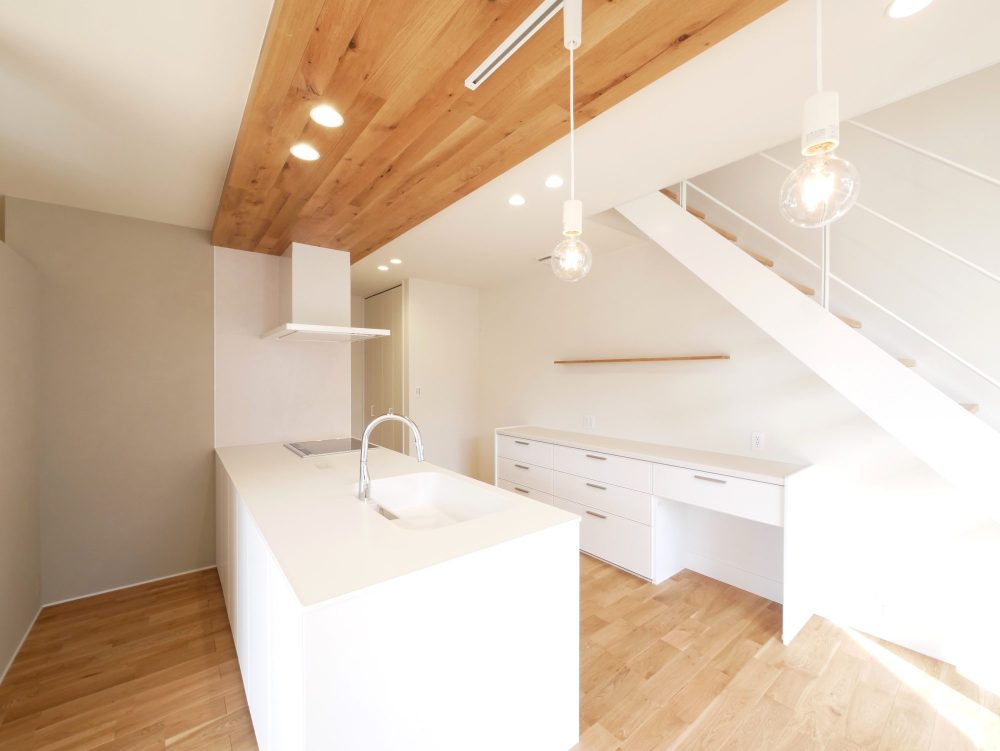 天井の板張りがかっこいいキッチン｜三重の工務店ハウスクラフト