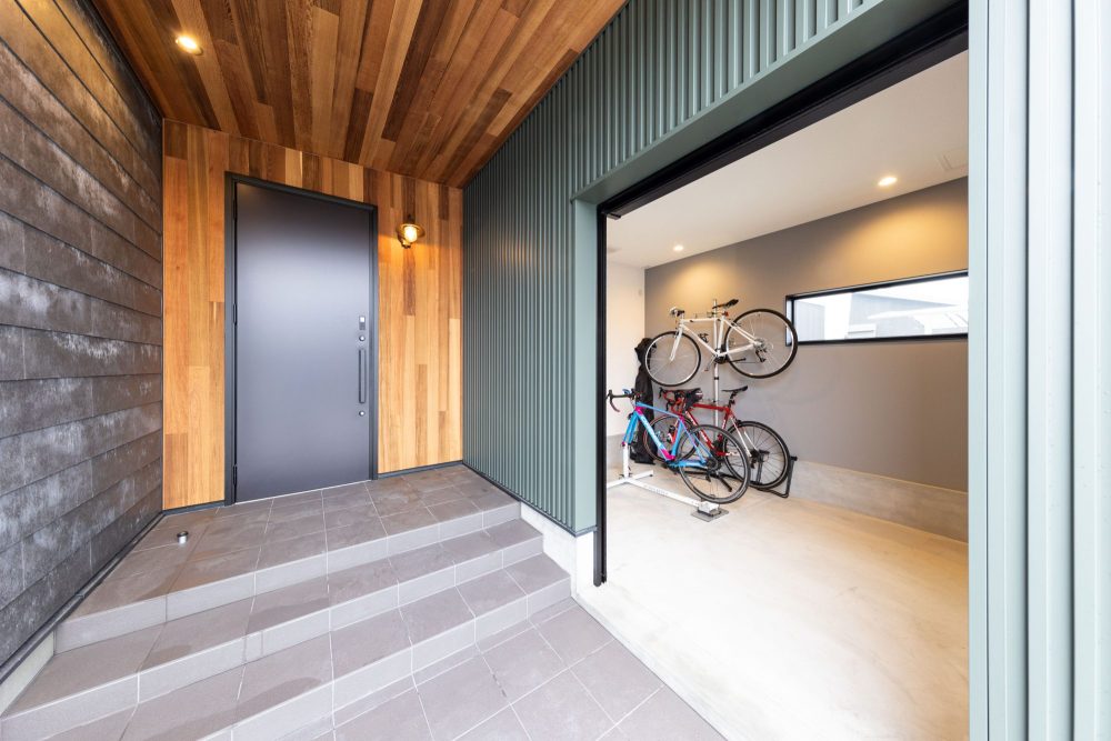 新築で真似したいバイクガレージのある家3選！バイク/自転車が趣味の方必見