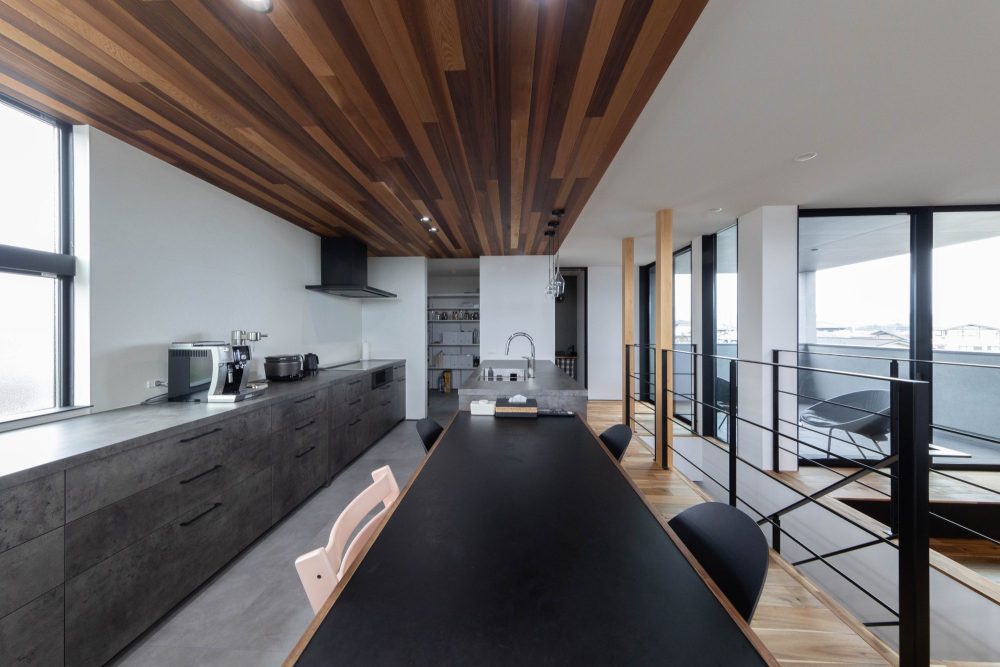 三重県の工務店ハウスクラフトが建てる注文住宅山の望めるキッチン