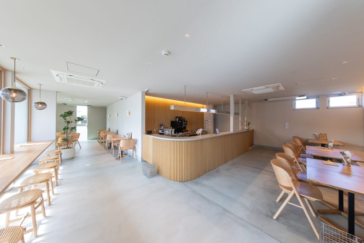 四日市市に新しくオープンしたハウスクラフトのカフェWIMの内観