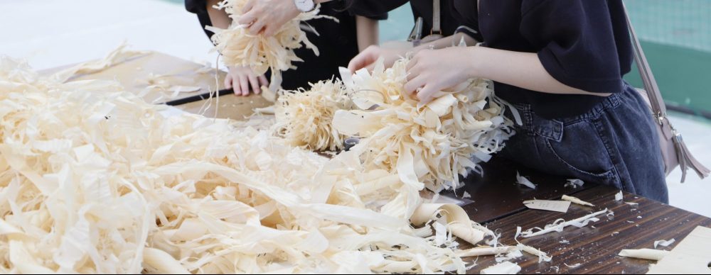 かんなくずでぽんぽんづくり｜ハウスクラフトお客様感謝祭