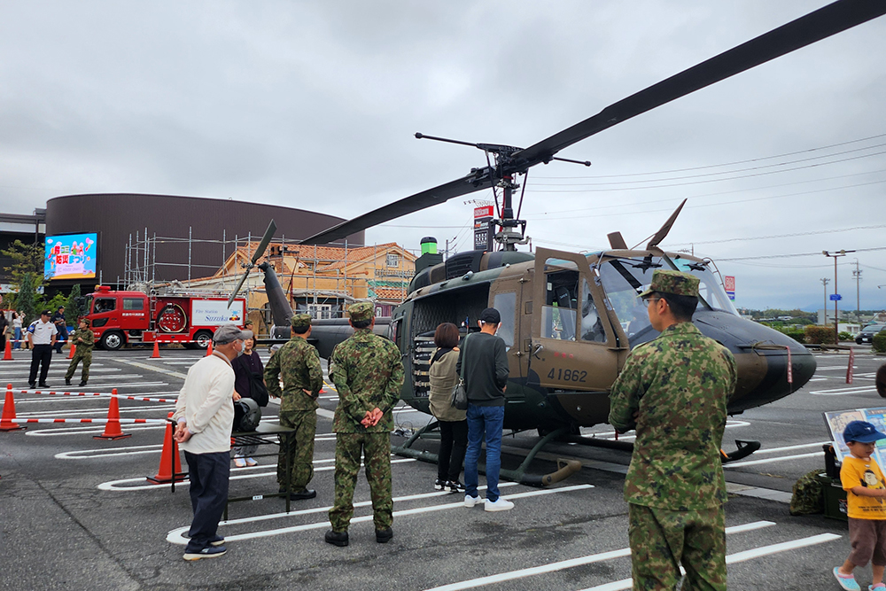 鈴コミ防災祭りで自衛隊のヘリコプター