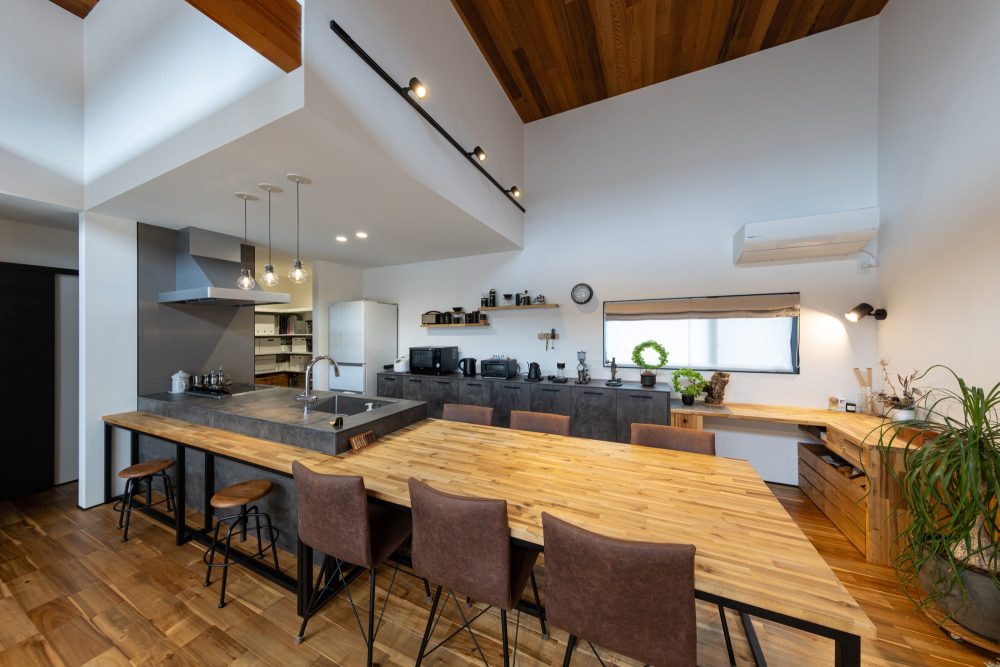 造作キッチンカウンター兼ダイニングテーブル