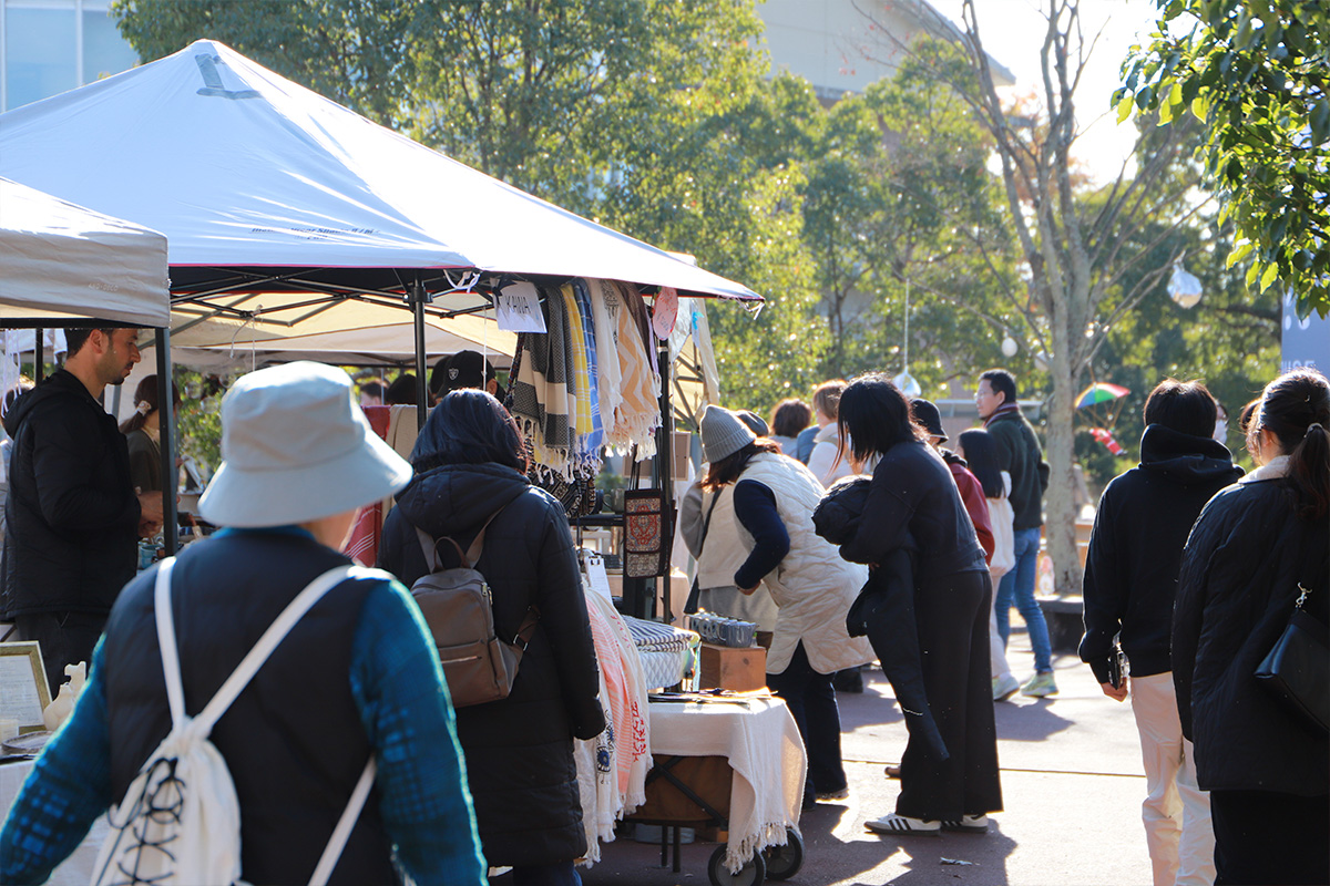66店舗が集まるまんなかマルシェの会場菰野ギャラリー