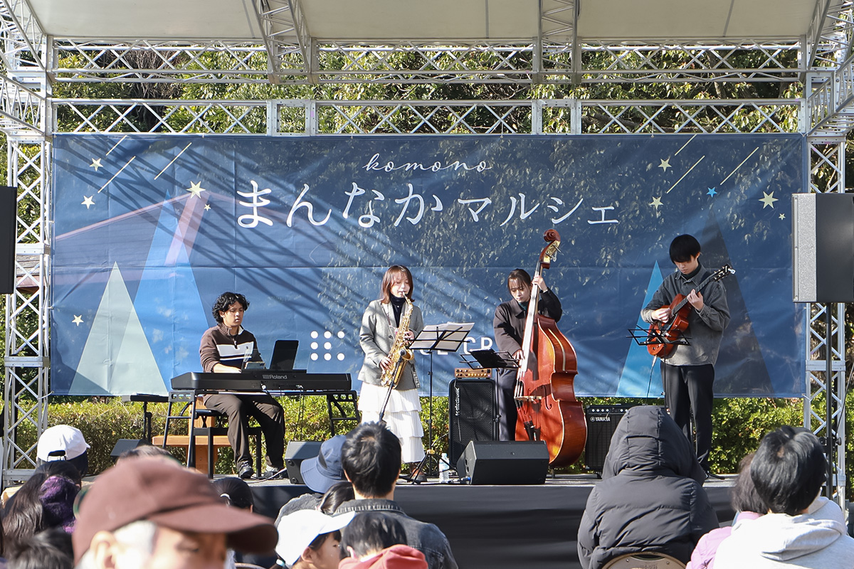 まんなかマルシェに出演したジャズバンド
