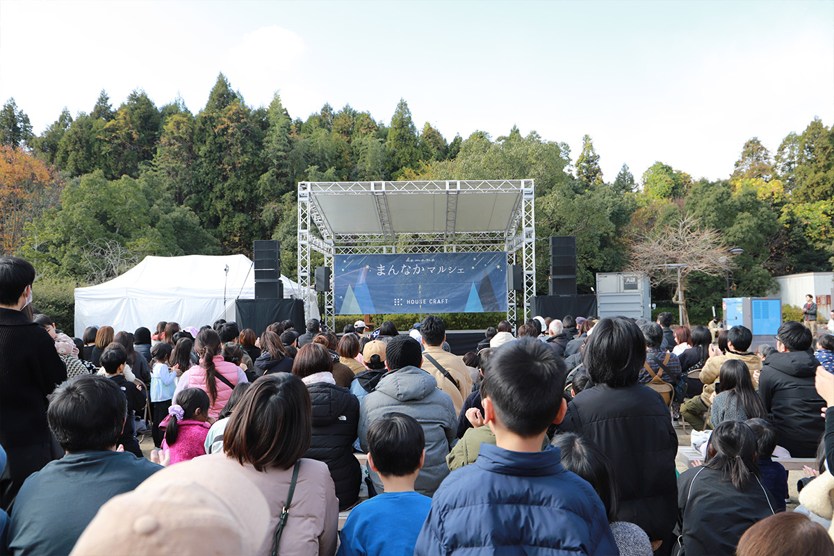 まんなかマルシェ特設ステージ