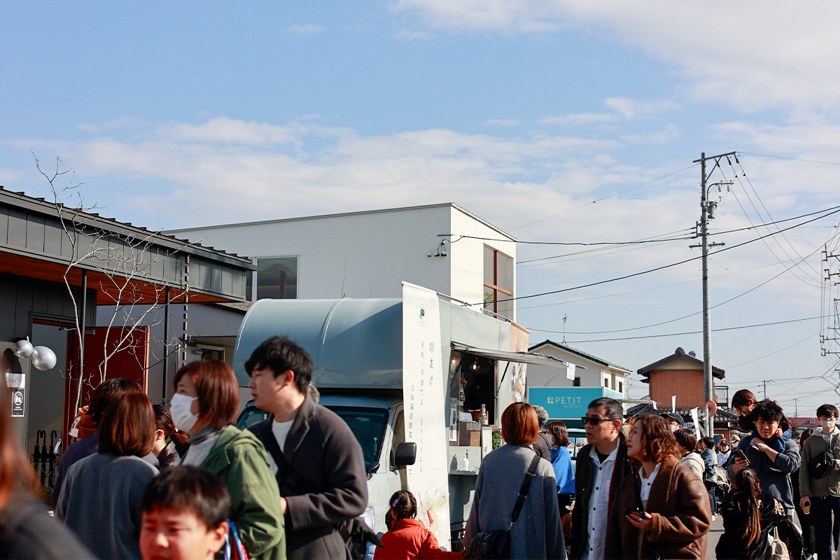 66店舗が集まるまんなかマルシェの会場菰野ギャラリー