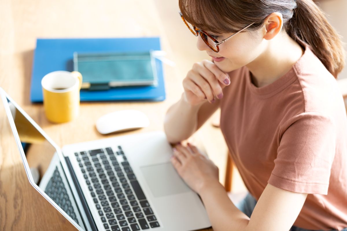 オンライン相談が選ばれる3つの理由①移動する手間なし