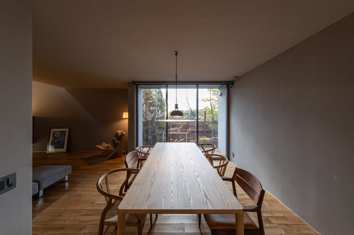 季節の移り変わりを愉しむ庭に出られるダイニング