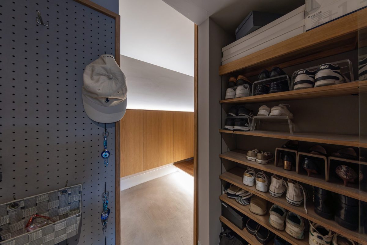 玄関から見せないシューズクローゼット