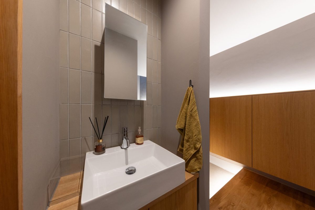 帰宅後の手洗いが習慣になるオープンな造作洗面